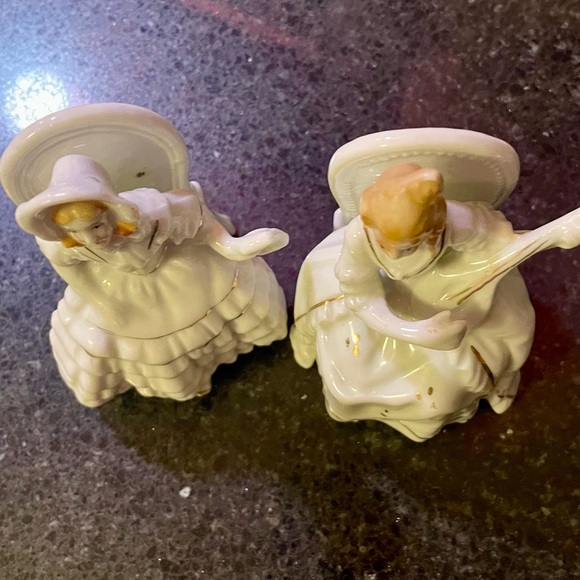 Vintage figurines | 2 Colonial ladies | made in Japan | White & Gold | EUC - Picture 2 of 6